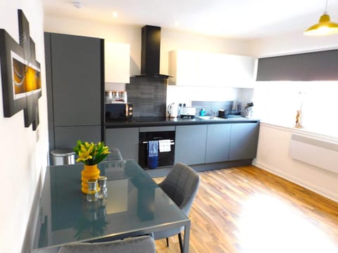Newly refurbished 1 bed Apt in Hamilton Close to station and local amenities Condominio in Hamilton
