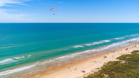 Courtyard condo with pool only 1/4 block to beach! House in South Padre Island