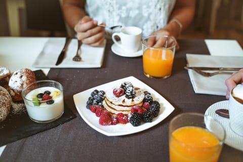 Buffet breakfast, American breakfast