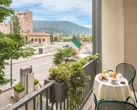 Day, Natural landscape, Balcony/Terrace, On site, City view, Mountain view, Street view, Italian breakfast, American breakfast, Non alcoholic drinks