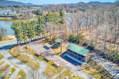 Campground Apts Apartment in Lake Junaluska