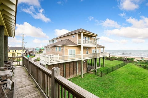 Barefoot Steps To The Beach home House in Bolivar Peninsula