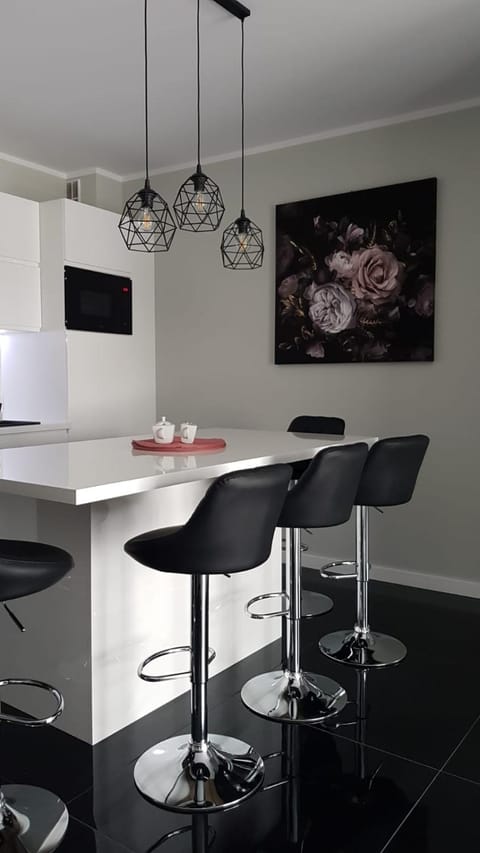 Apartament HAPPY 11 - BASEN & KORT TENISOWY, OCHRONA 24h - 3 sypialnie, dla maksymalnie 8 osób Apartment in West Pomeranian Voivodeship, Poland