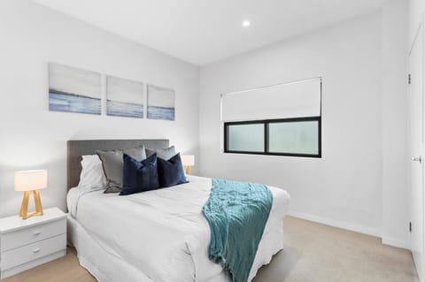 Spacious and Superb 3-bed Apartment Copropriété in Bulimba