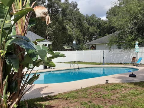 SPACIOUS POOL HOME in North FL House in Keystone Heights
