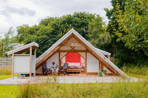 Property building, Garden, Bedroom