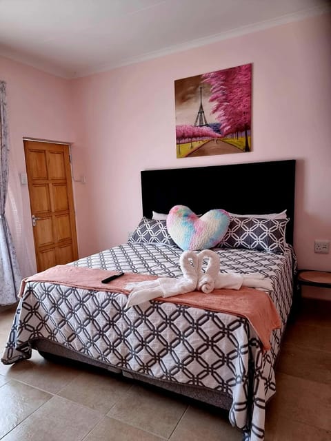 Danrit Guesthouse - Uncapped wifi Bed and Breakfast in Roodepoort