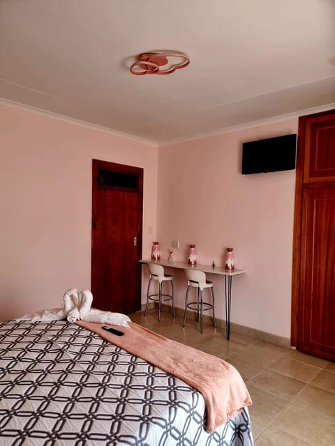 Danrit Guesthouse - Uncapped wifi Bed and Breakfast in Roodepoort