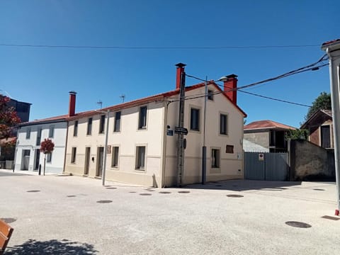 A casa do lajueiro Vacation rental in Arzúa