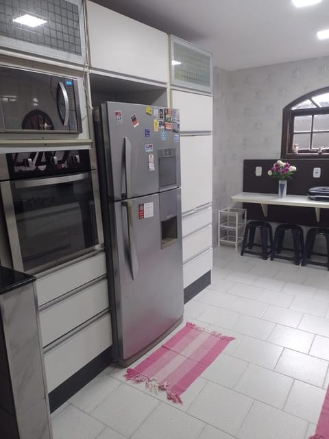 Kitchen or kitchenette, minibar, pet friendly, stove