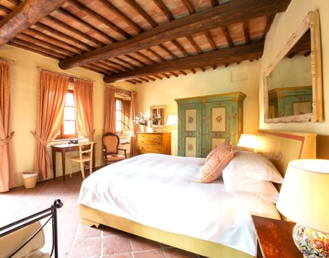 Borgo Livernano - Farmhouse with pool Farm Stay in Radda in Chianti