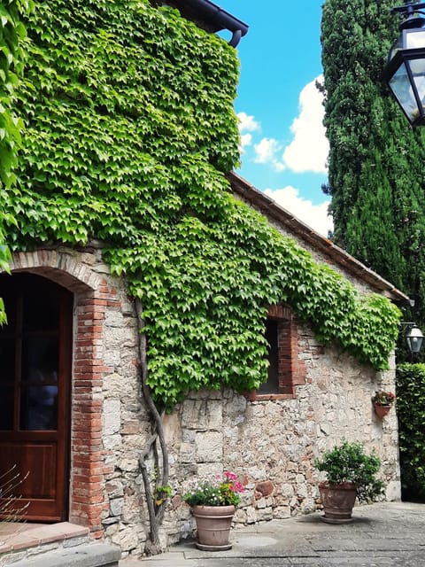 Borgo Livernano - Farmhouse with pool Farm Stay in Radda in Chianti