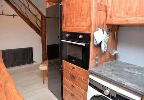 Kitchen or kitchenette, pet friendly, washing machine, dryer, kitchen