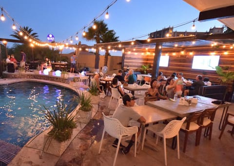 Restaurant/places to eat, Lounge or bar, Swimming pool