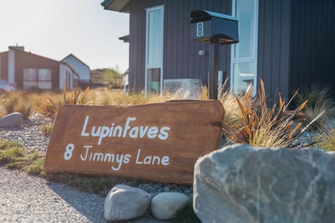 Lupin Faves Tekapo House in Lake Tekapo