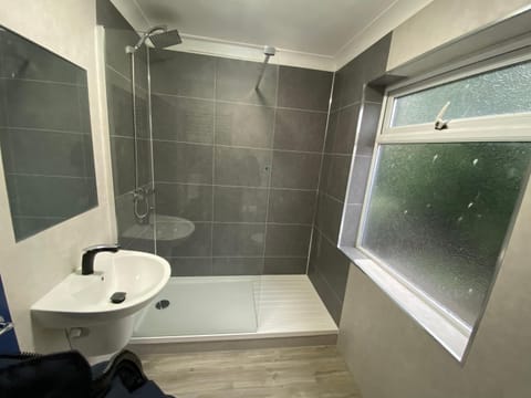 Harewood Lodge - Single and Double Rooms Self Serve Apartment Albergue natural in Kings Lynn