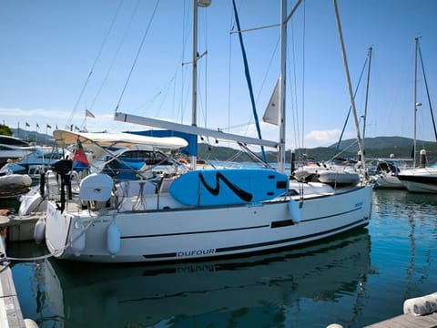 TROIA - Veleiro em marina Docked boat in Setúbal Municipality