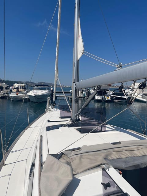 TROIA - Veleiro em marina Docked boat in Setúbal Municipality