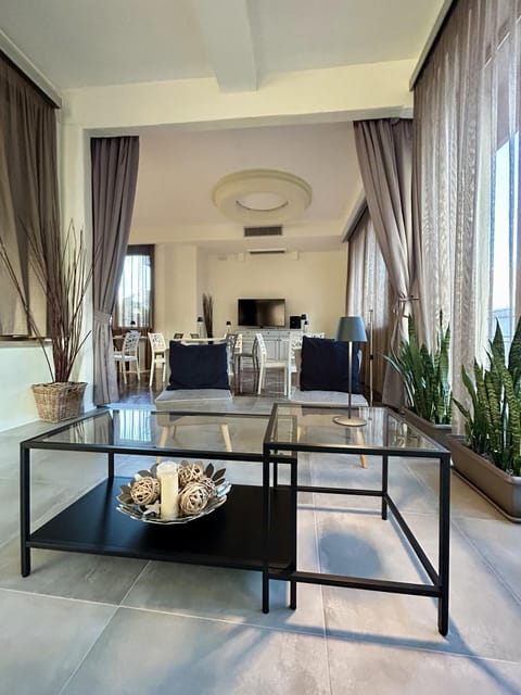 Communal lounge/ TV room, Lounge or bar