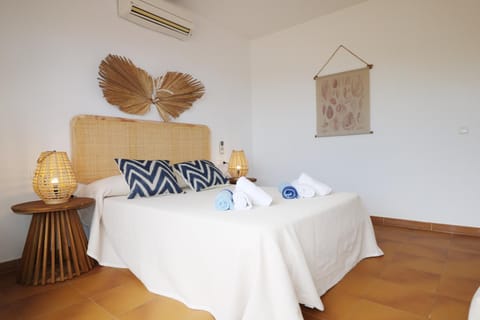 Villa LAS MARINAS - 3, con piscina privada y a 5 minutos de la playa House in Arenal d'en Castell