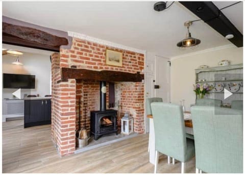 West Cottage. Central, beautiful, 2 mins to beach. Casa in Cromer