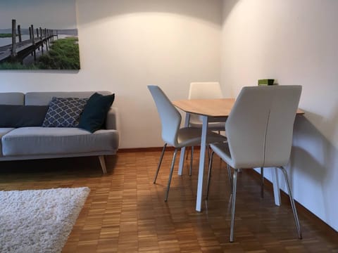 2 Zimmer mit Balkon, zentrale ruhige Lage Condo in St. Gallen