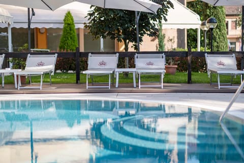 Patio, Day, Garden, Garden view, Pool view, Swimming pool, sunbed