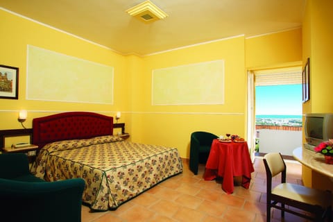 Photo of the whole room, Sea view