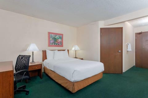 Norwood Inn & Suites Indianapolis East Post Drive Hotel in Indianapolis