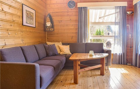 Stunning Home In Os With Kitchen Haus in Bergen