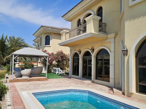 Vacay Lettings -Private Pool & Beach Villa at Palm Jumeirah Villa in Dubai