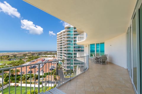 Property building, Day, View (from property/room), Balcony/Terrace