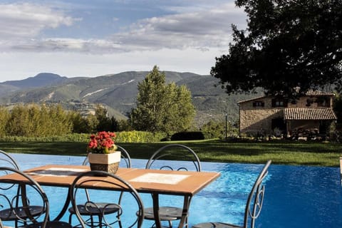 Day, Natural landscape, Dining area, Mountain view, Pool view, Swimming pool