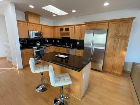 Mod2bd2ba ShowstoprViews. BBQ. Garage. House in San Pedro