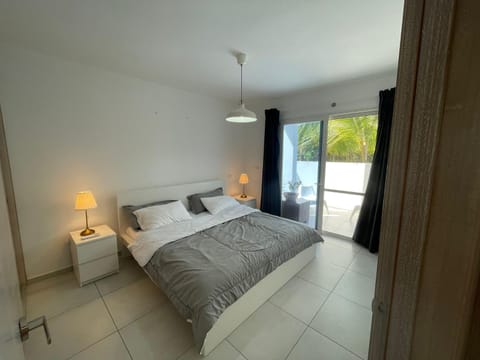 Sunny garden Apartment in Dominicus