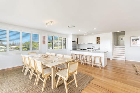 Cowrie House - Spacious, Modern holiday home House in Yamba