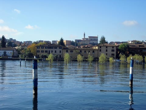On site, Lake view, Area and facilities