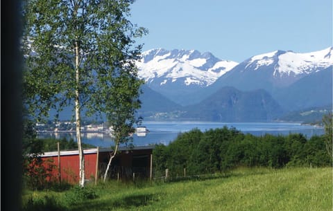 Cozy Home In Isfjorden With House A Panoramic View House in Trondelag