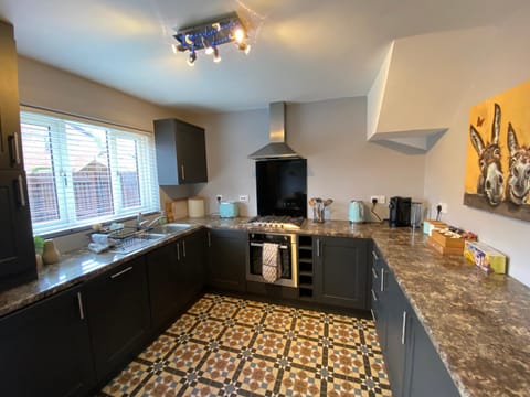 Tranquil 3 bedroom town house with Sky Glass House in Blackpool