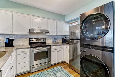 Kitchen or kitchenette, washing machine