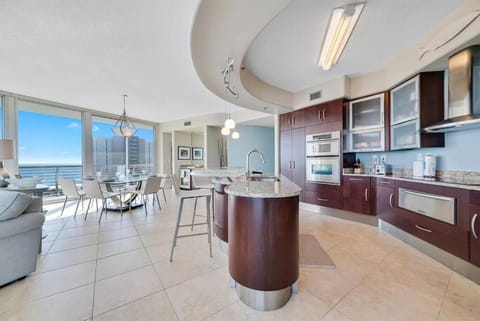 Bella Luna 810-Large Corner Unit with Spectacular Views of Beach & Bay Appartement in Ono Island