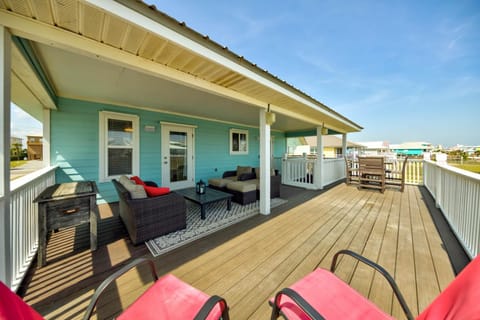 Sandy Feet Retreat by Vacation Homes Collection Casa in West Beach