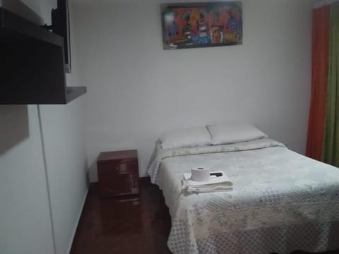 Habitación con baño privado cerca al aeropuerto Urlaubsunterkunft in Bogota