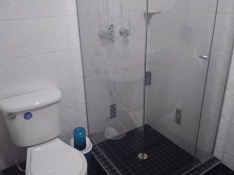 Habitación con baño privado cerca al aeropuerto Vacation rental in Bogota
