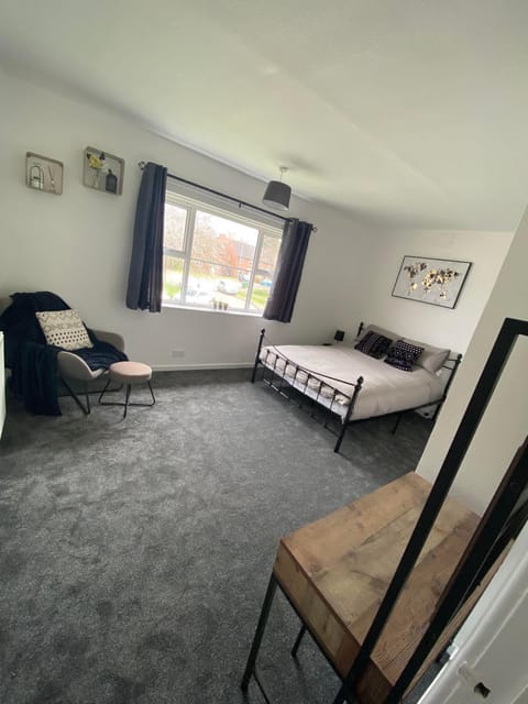 Spacious & modern 3 bed house Condominio in Stafford