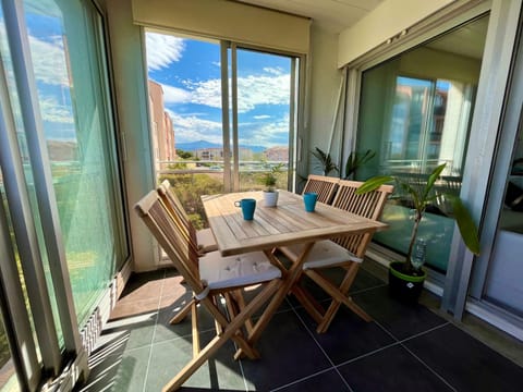 Balcony/Terrace, Mountain view