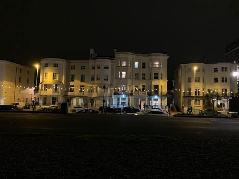 Worthing sea-front 3 bed apartment Apartment in Worthing