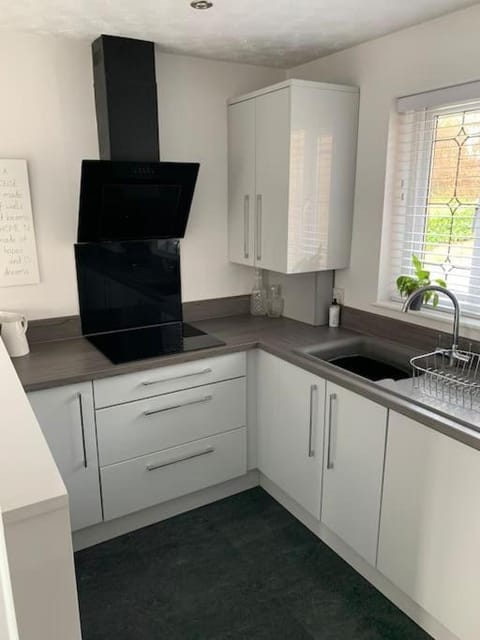 One bedroom apartment with en suite and patio Apartment in Bury