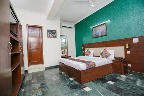 FabExpress Primero I Hotel in Gurugram