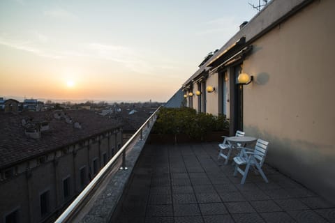 Balcony/Terrace, Balcony/Terrace, City view, Sunset